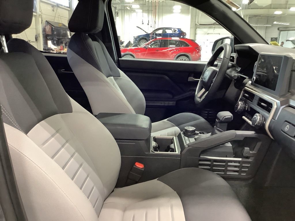 Used 2024 Toyota Tacoma TRD Off-Road image 15
