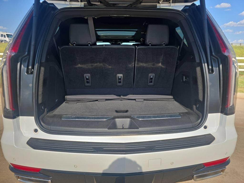 Used 2023 Cadillac Escalade Premium Luxury AWD/4WD image 13