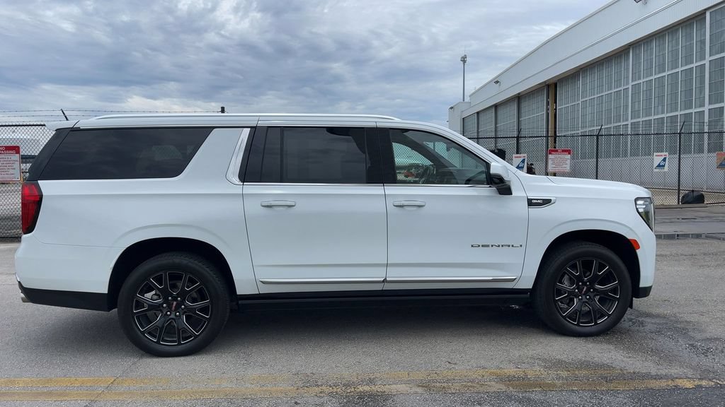 Used 2024 GMC Yukon XL Denali AWD/4WD image 8