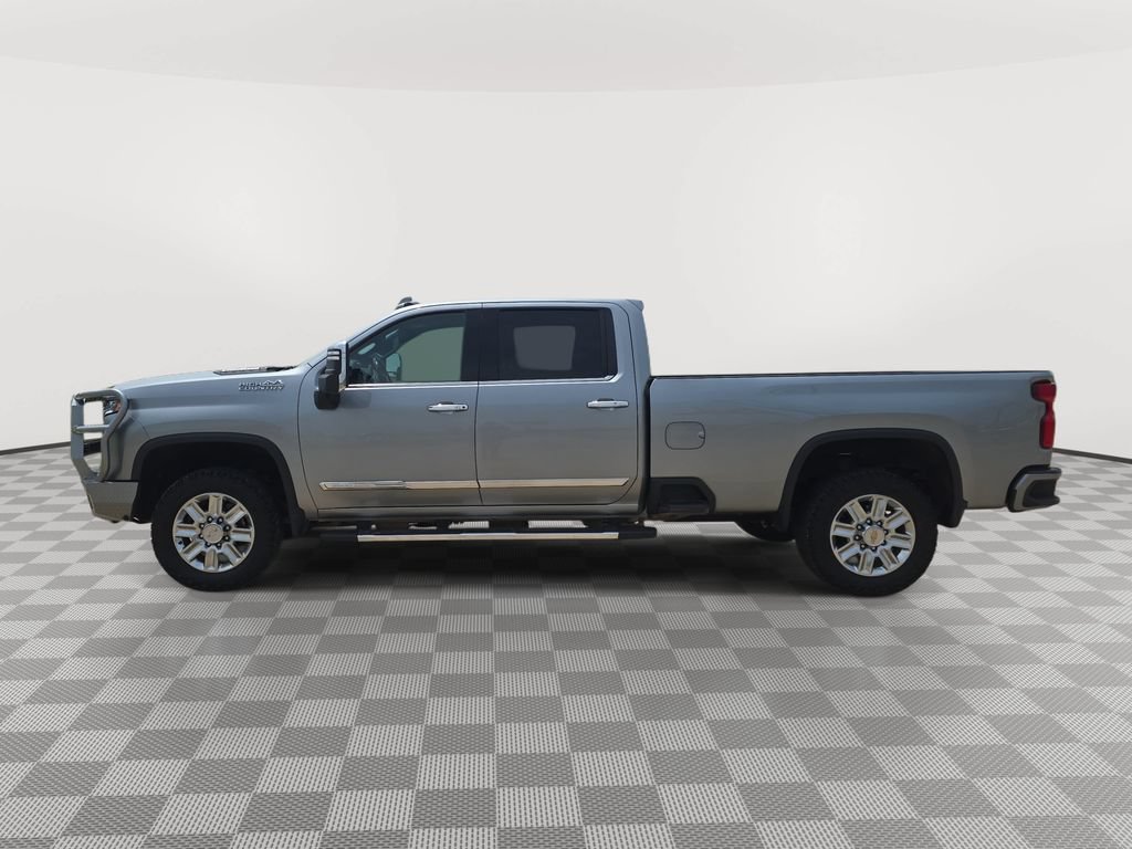 Used 2024 Chevrolet Silverado 3500 High Country w/ Technology Package AWD/4WD image 4