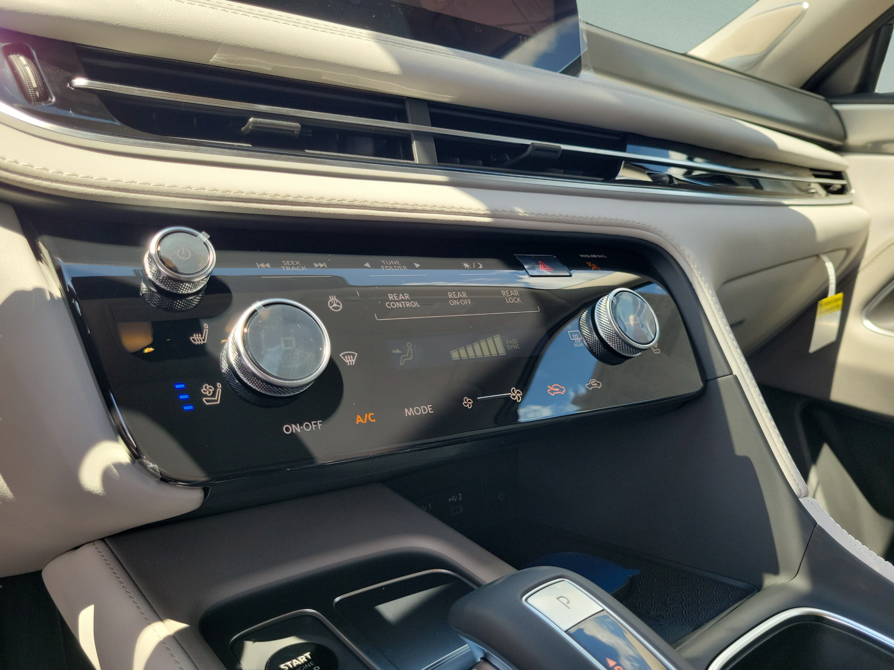 New 2027 INFINITI QX60 Luxe w/ Cargo Package FWD image 16