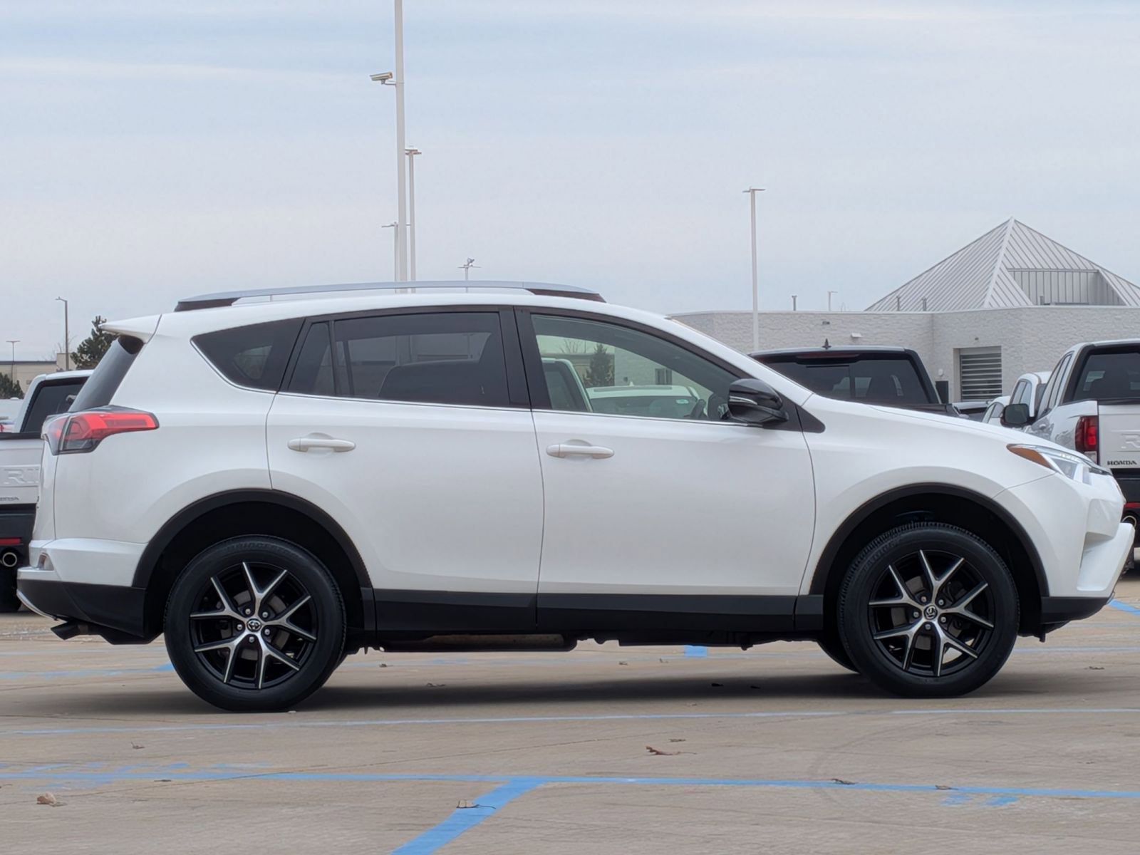 Used 2018 Toyota RAV4 SE w/ Power Extra Value Package image 5