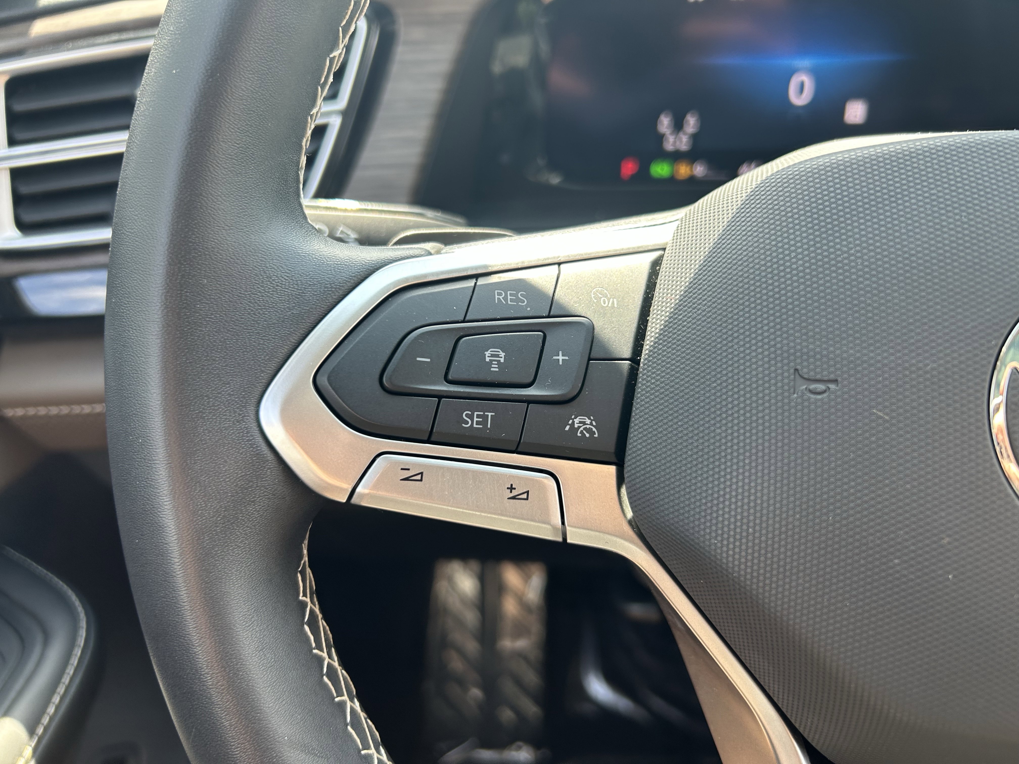 Used 2024 Volkswagen Atlas SEL AWD/4WD image 19