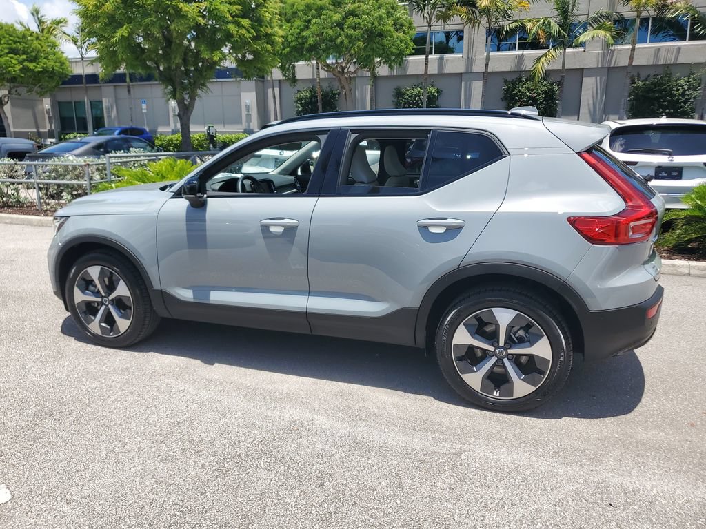 Used 2026 Volvo XC40 B5 Plus AWD/4WD image 7