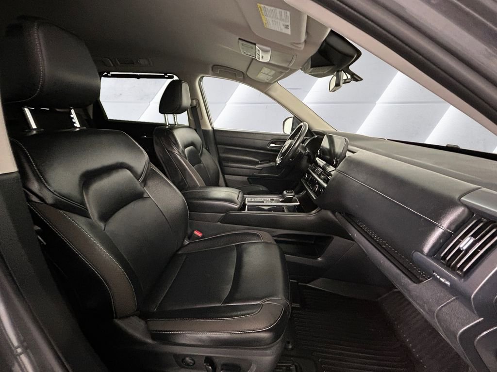 Used 2024 Nissan Pathfinder SL FWD image 13