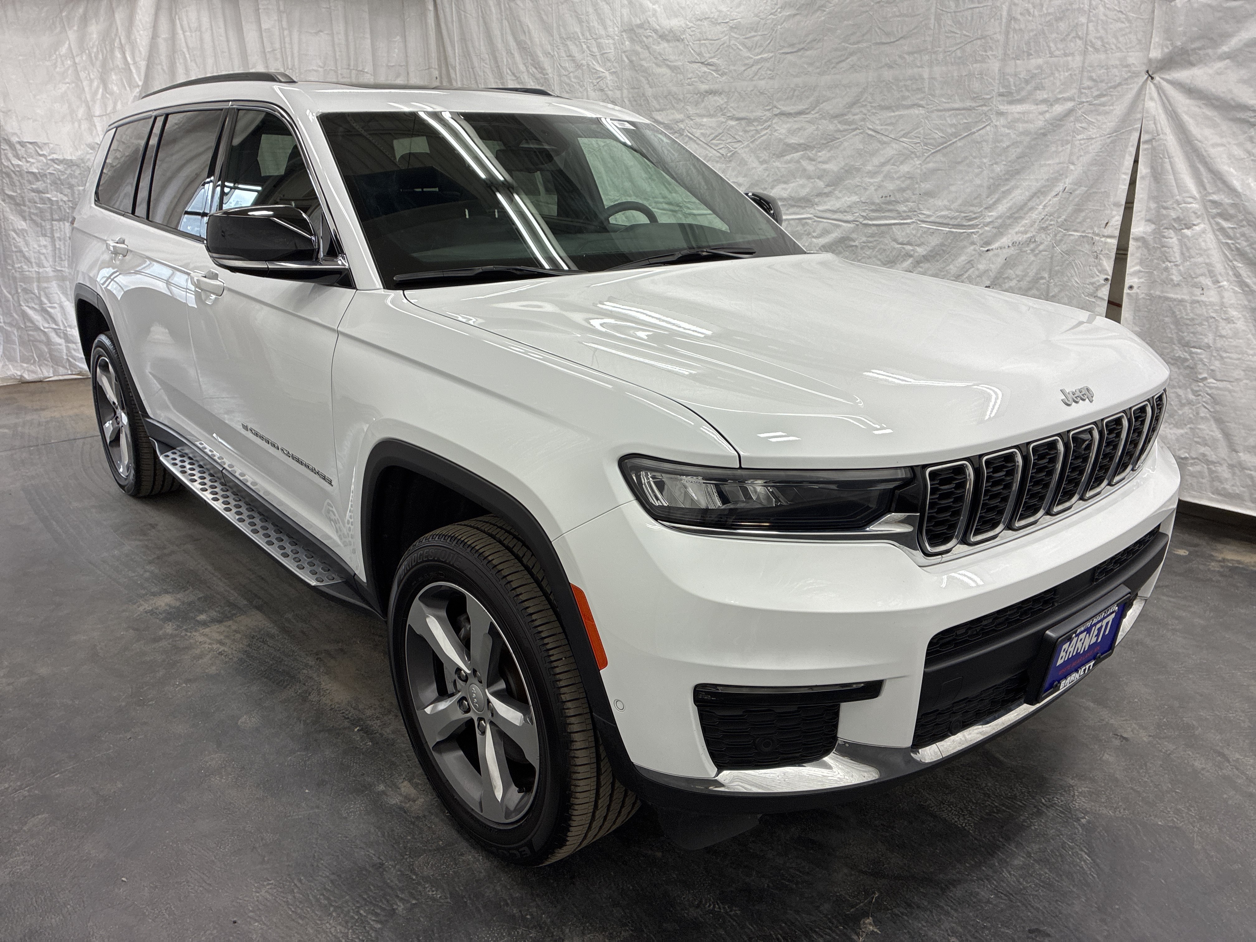 Certified 2024 Jeep Grand Cherokee L Limited w/ Luxury Tech Group II AWD/4WD image 4