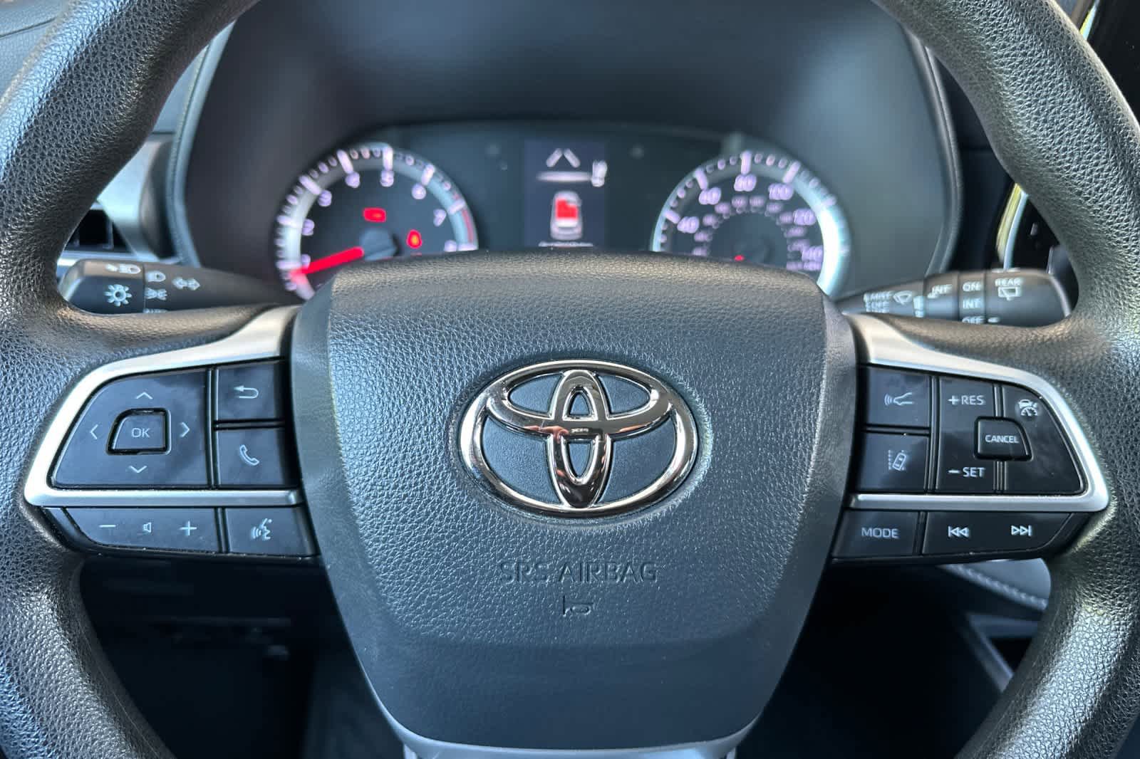 Used 2022 Toyota Highlander L AWD/4WD image 25