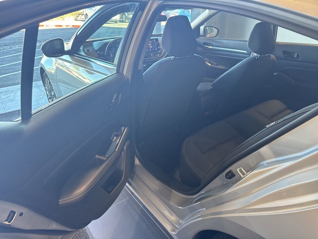 Used 2023 Nissan Altima 2.5 SV image 14