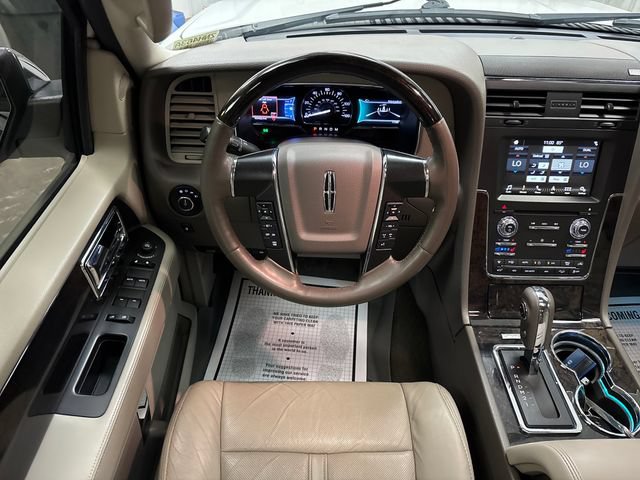 Used 2016 Lincoln Navigator Select AWD/4WD image 13