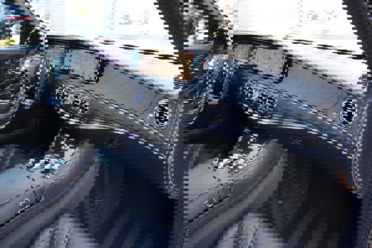 Used 2015 Mercedes-Benz S 63 AMG 4MATIC Sedan w/ Driver Assistance Package image 19