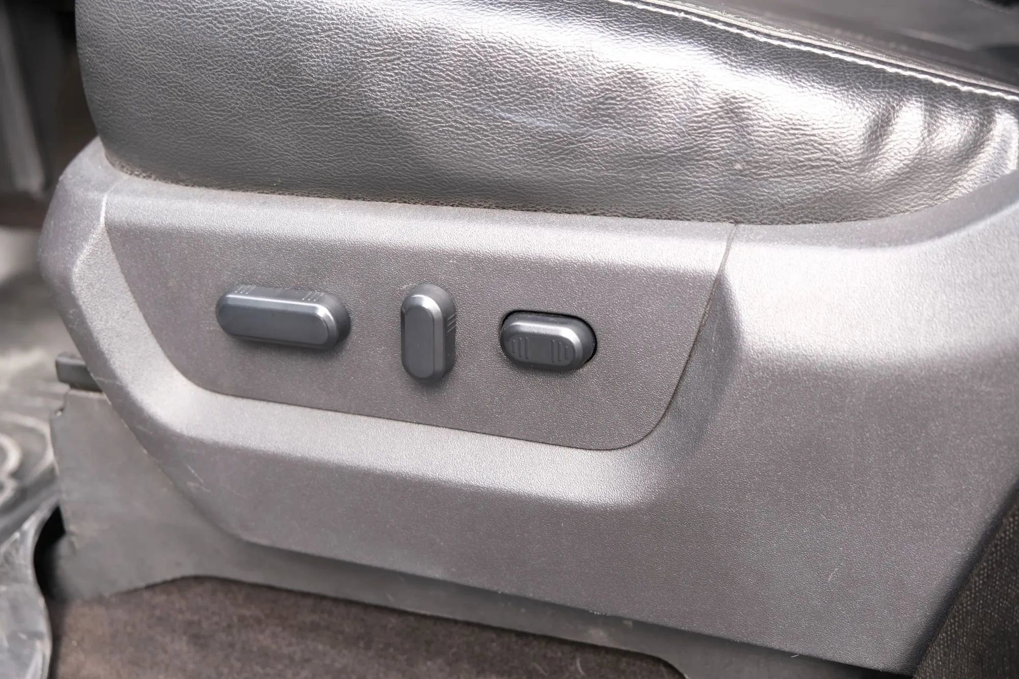 Used 2015 Ford F350 Lariat w/ Lariat Interior Package image 39