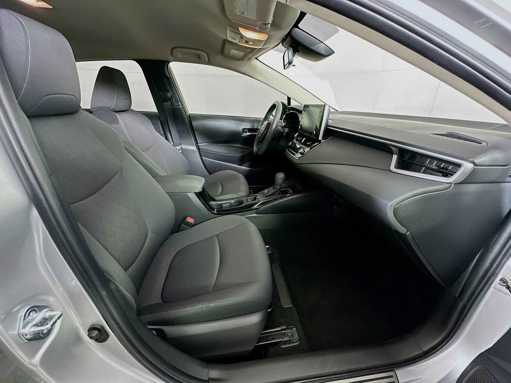 Used 2021 Toyota Corolla LE w/ Carpet Mat Package (TMS) FWD image 28
