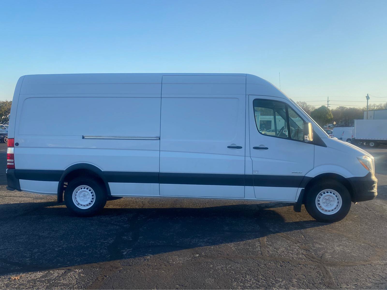 Used 2015 Freightliner Sprinter 2500 RWD image 4