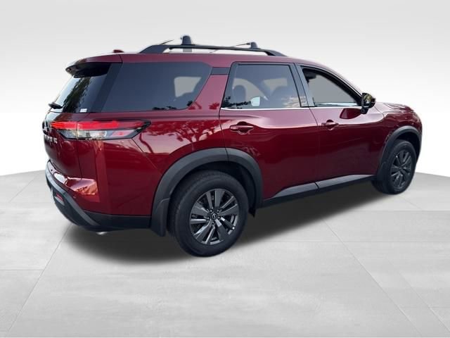 Used 2025 Nissan Pathfinder SV image 5