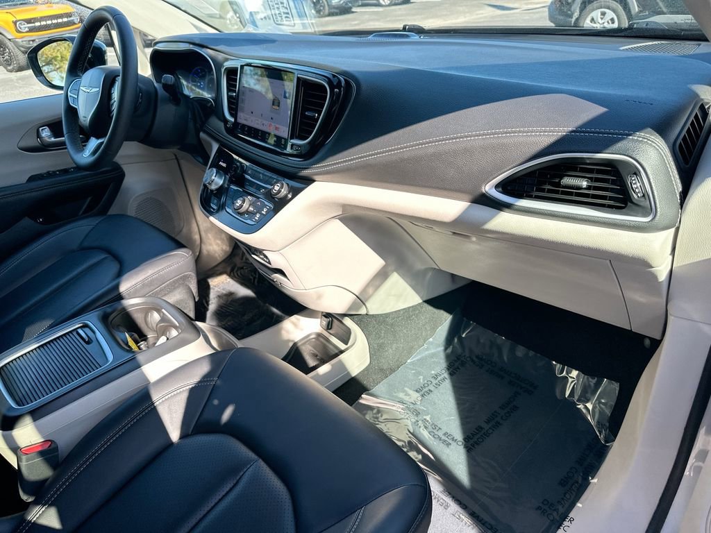 Used 2024 Chrysler Pacifica Limited image 30