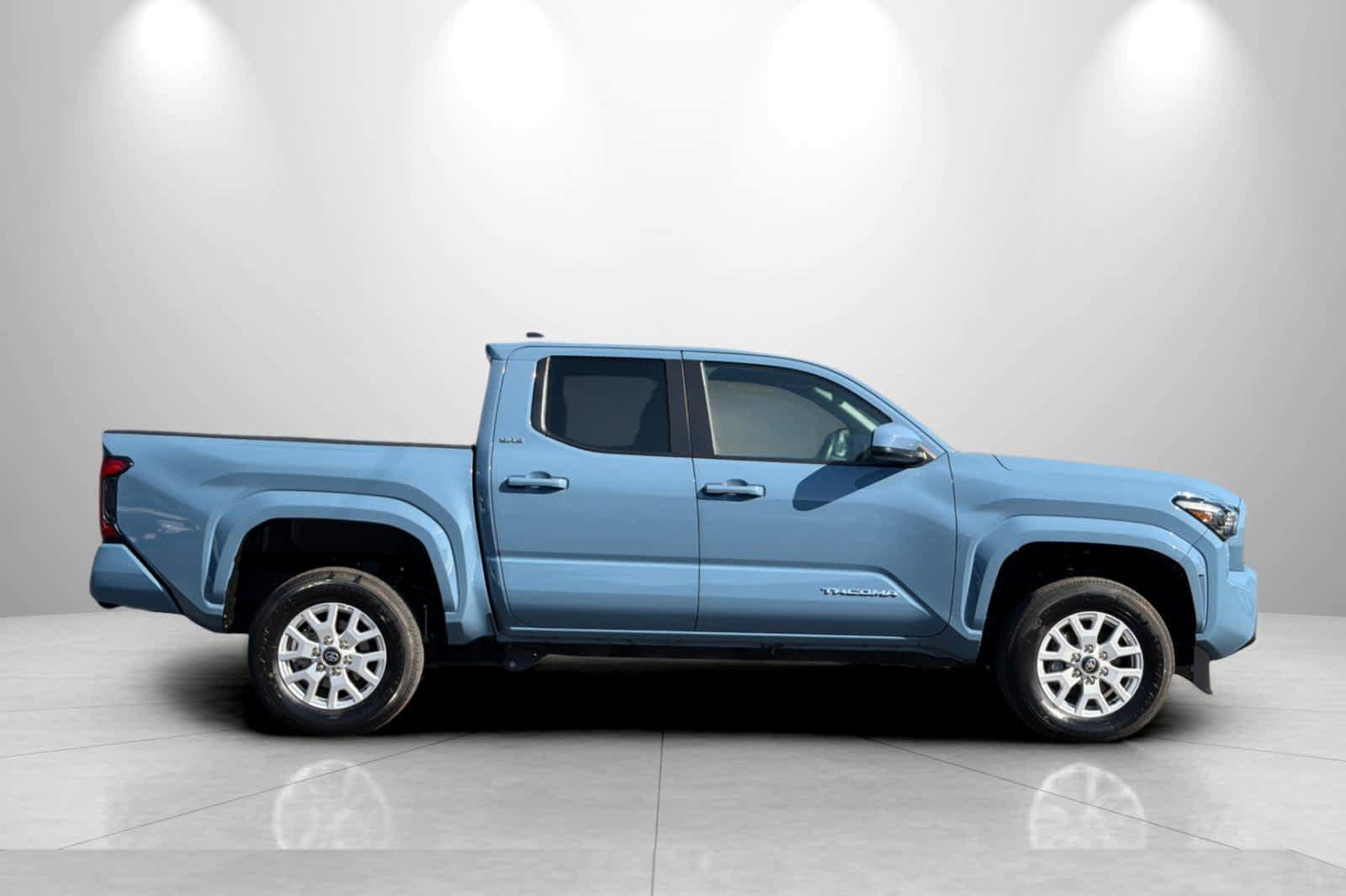 Used 2026 Toyota Tacoma SR5 AWD/4WD image 8
