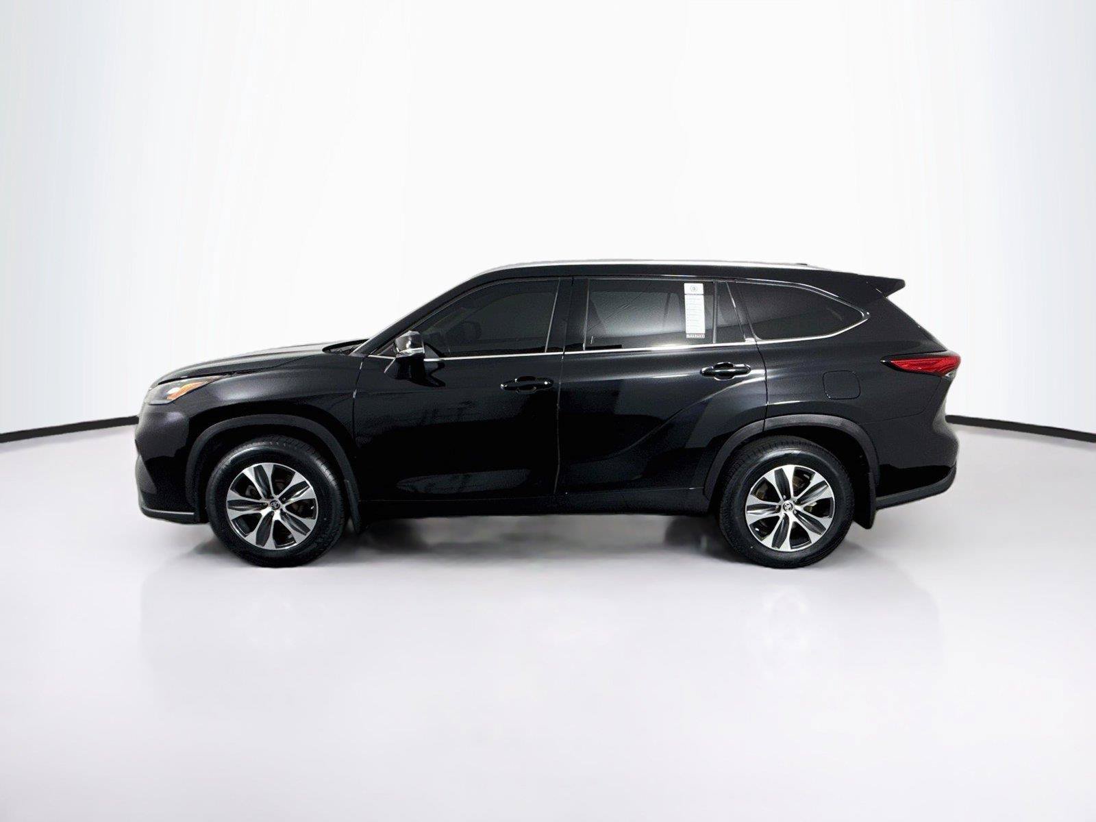 Used 2021 Toyota Highlander XLE AWD/4WD image 13