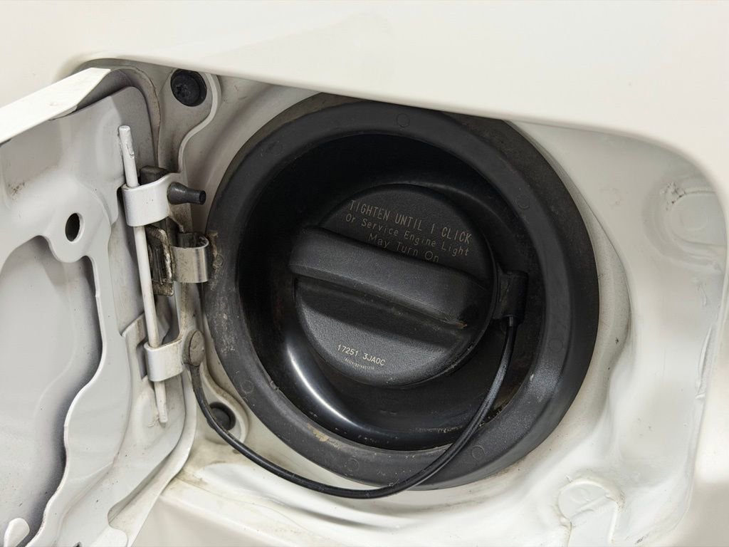 Used 2018 Nissan Titan S image 18