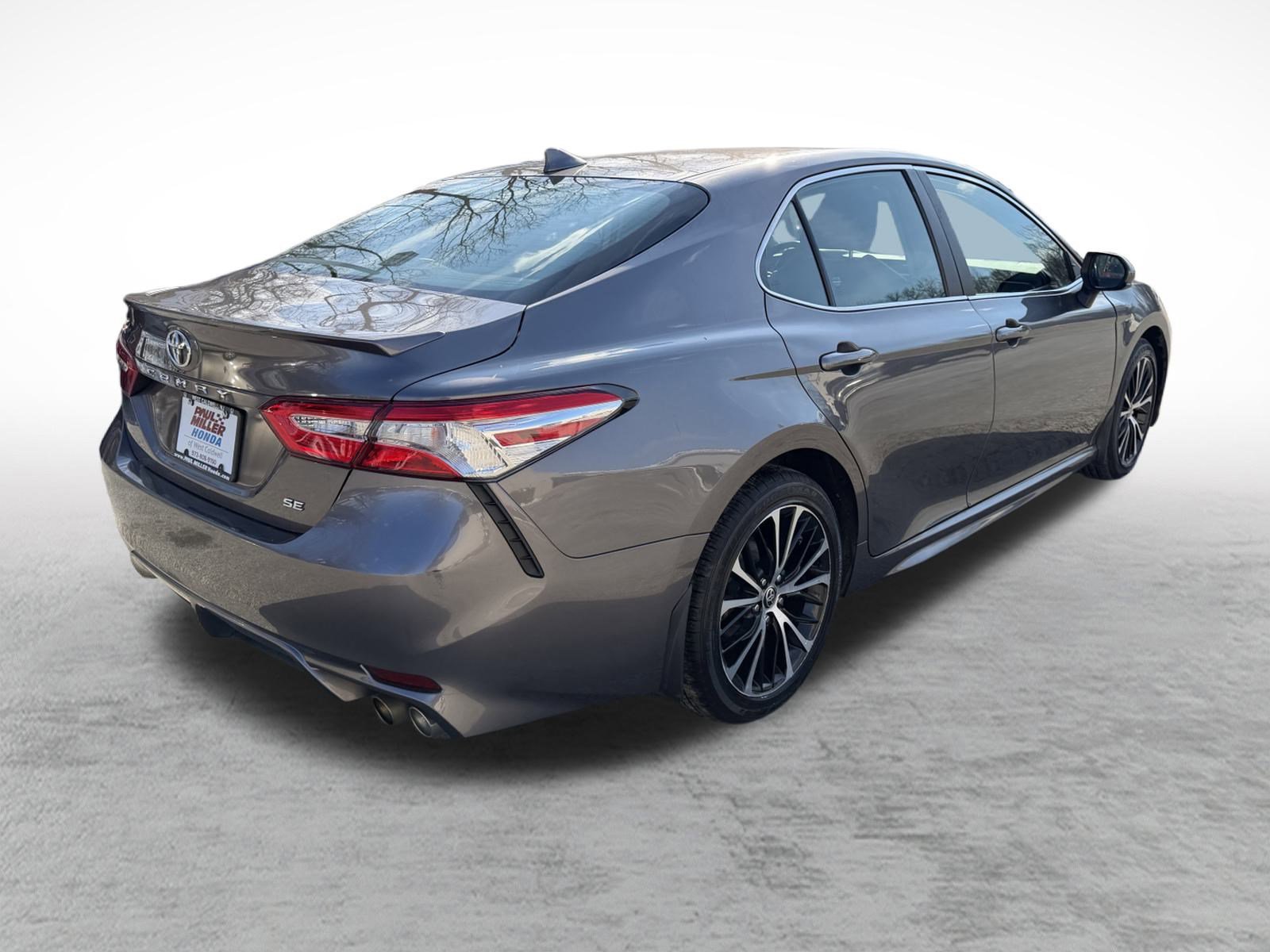 Used 2020 Toyota Camry image 6