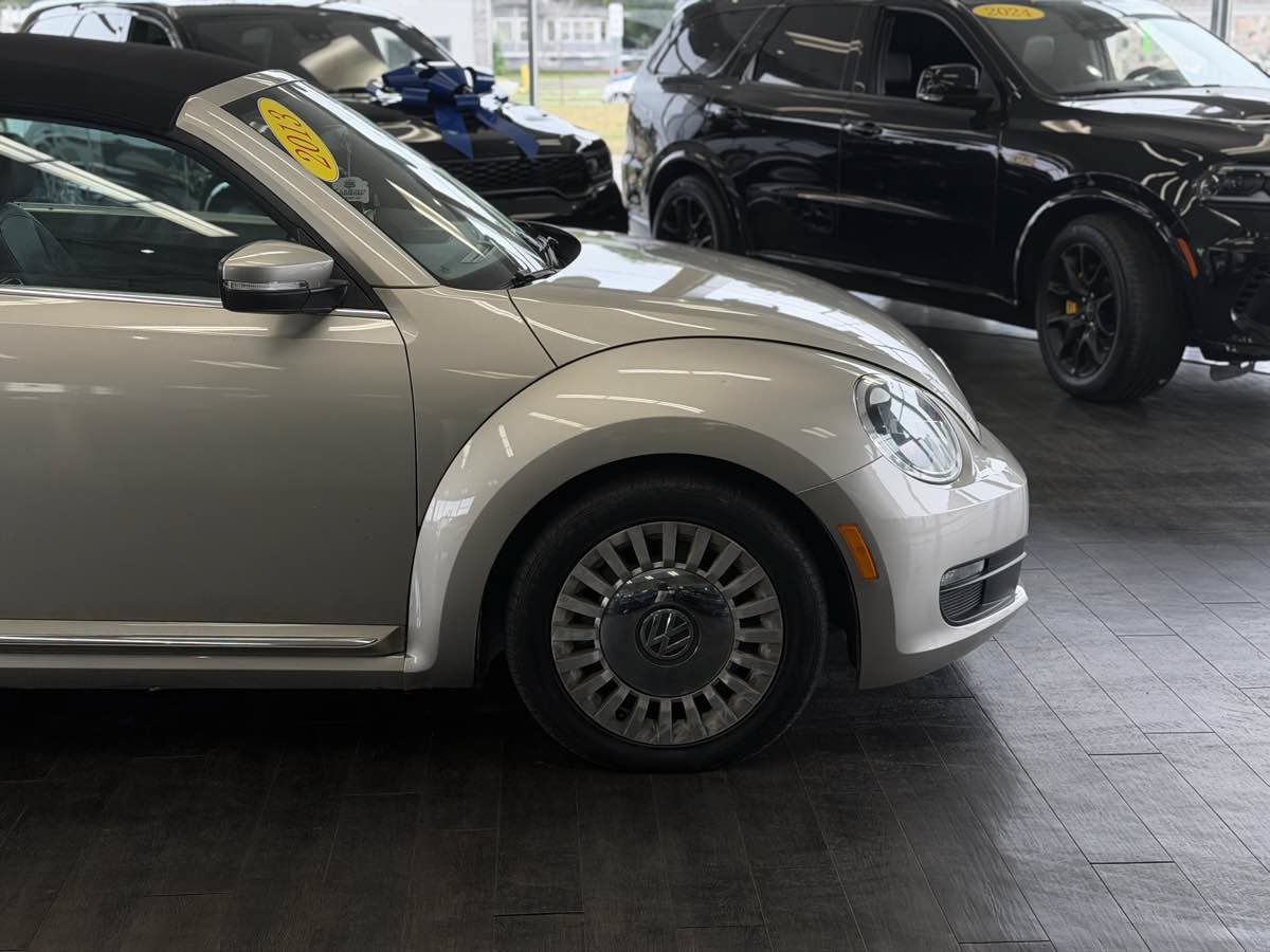 Used 2013 Volkswagen Beetle 2.5 FWD image 6