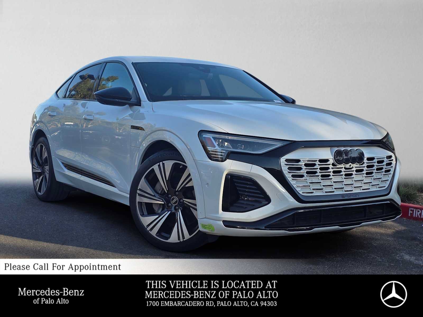 Used 2024 Audi Q8 e-tron Prestige w/ Prestige Package AWD/4WD image 1