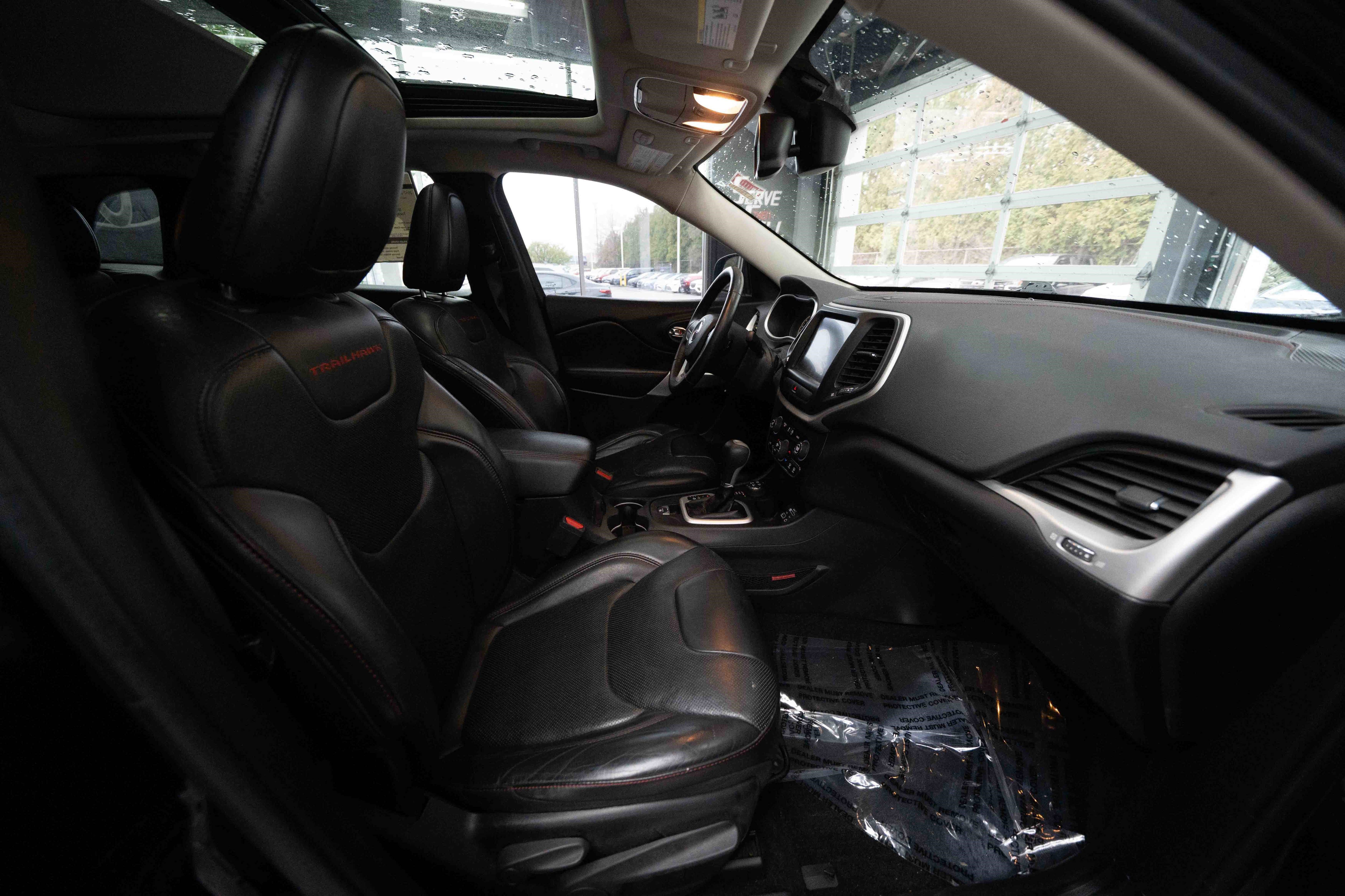 Used 2017 Jeep Cherokee Trailhawk image 27