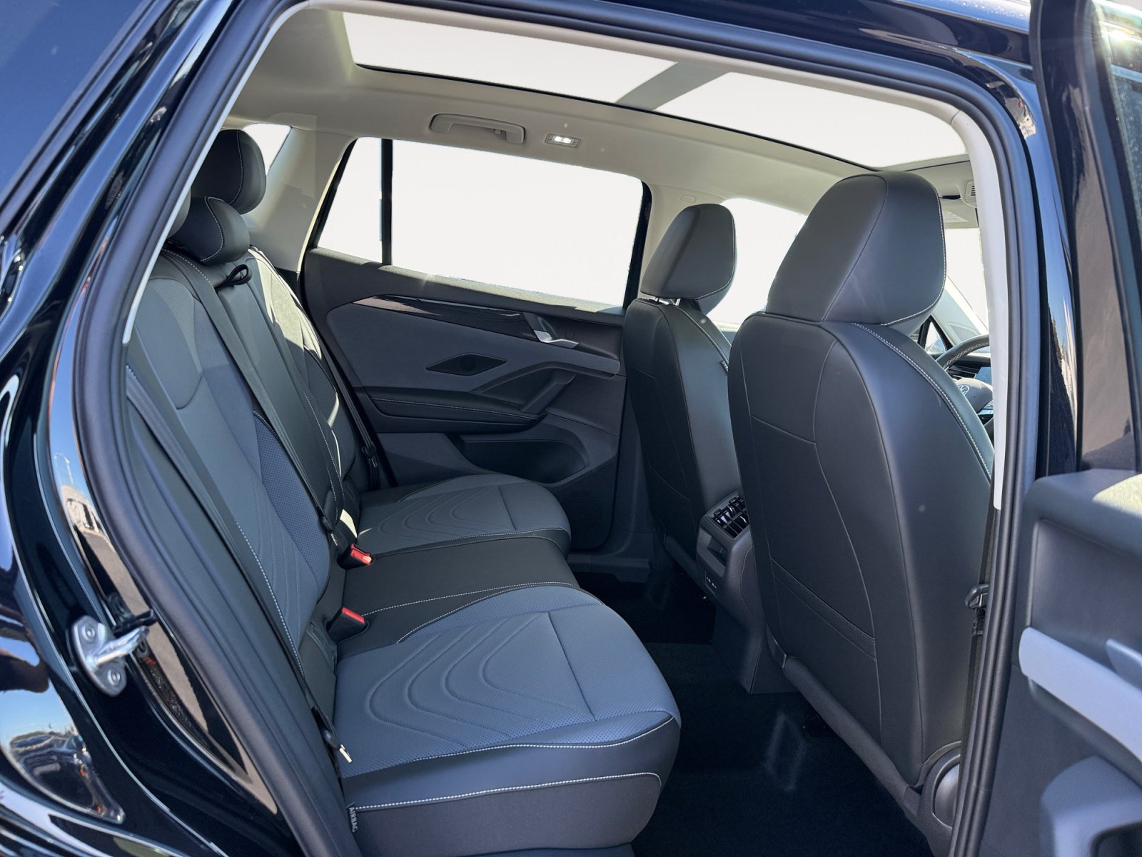 New 2026 Volkswagen Tiguan SE AWD/4WD image 18