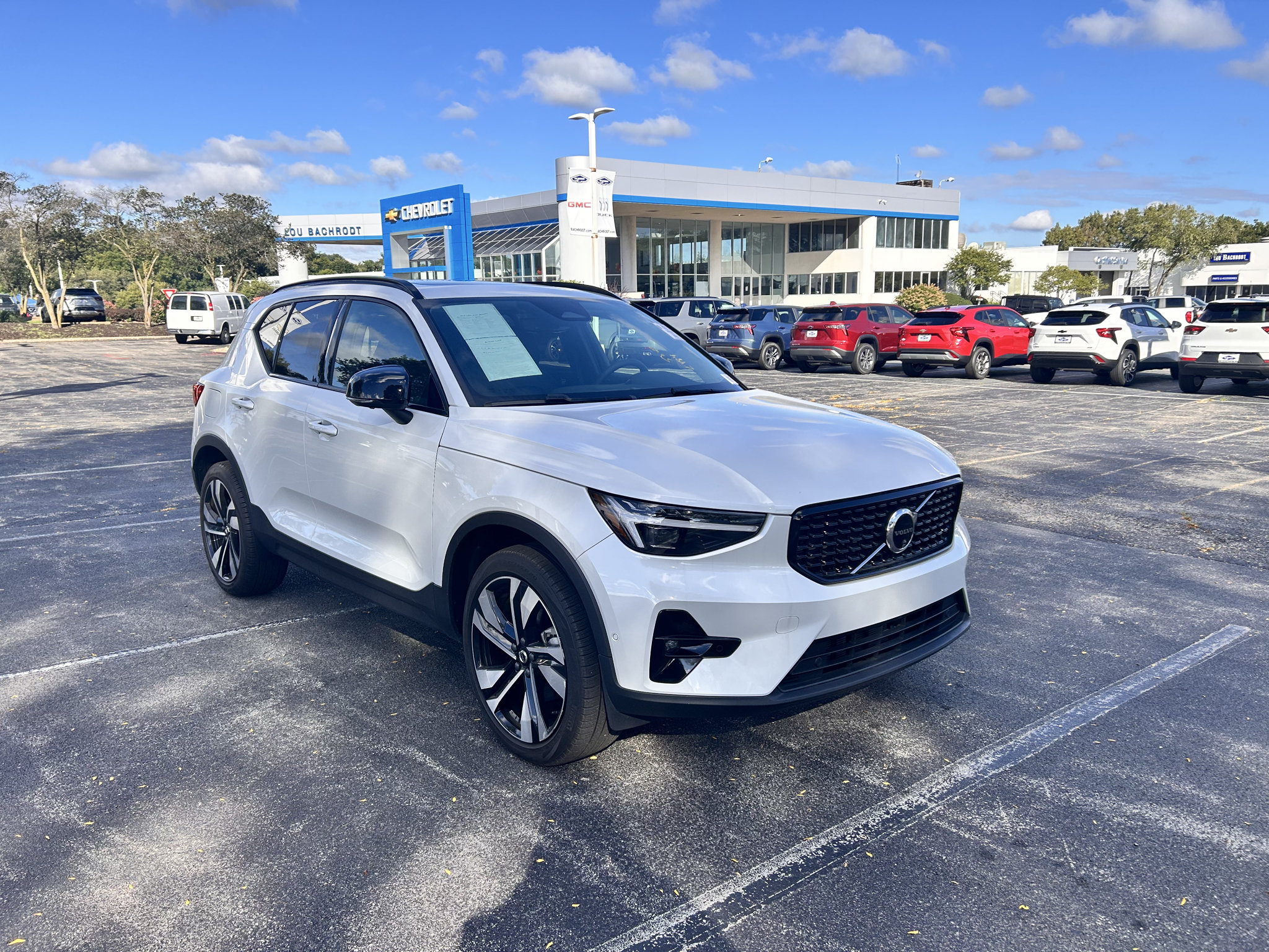 Used 2024 Volvo XC40 B5 Ultimate w/ Protection Package Premier AWD/4WD image 3