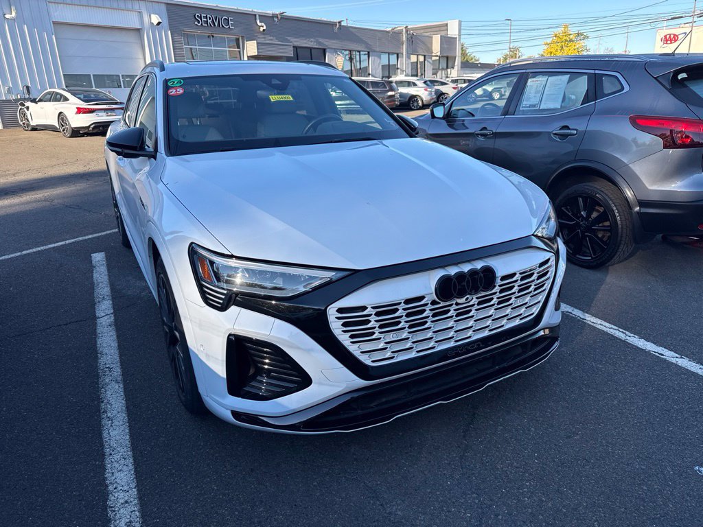 Used 2024 Audi Q8 e-tron Prestige AWD/4WD image 2