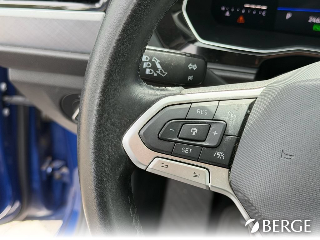 Used 2022 Volkswagen Jetta SE FWD image 17