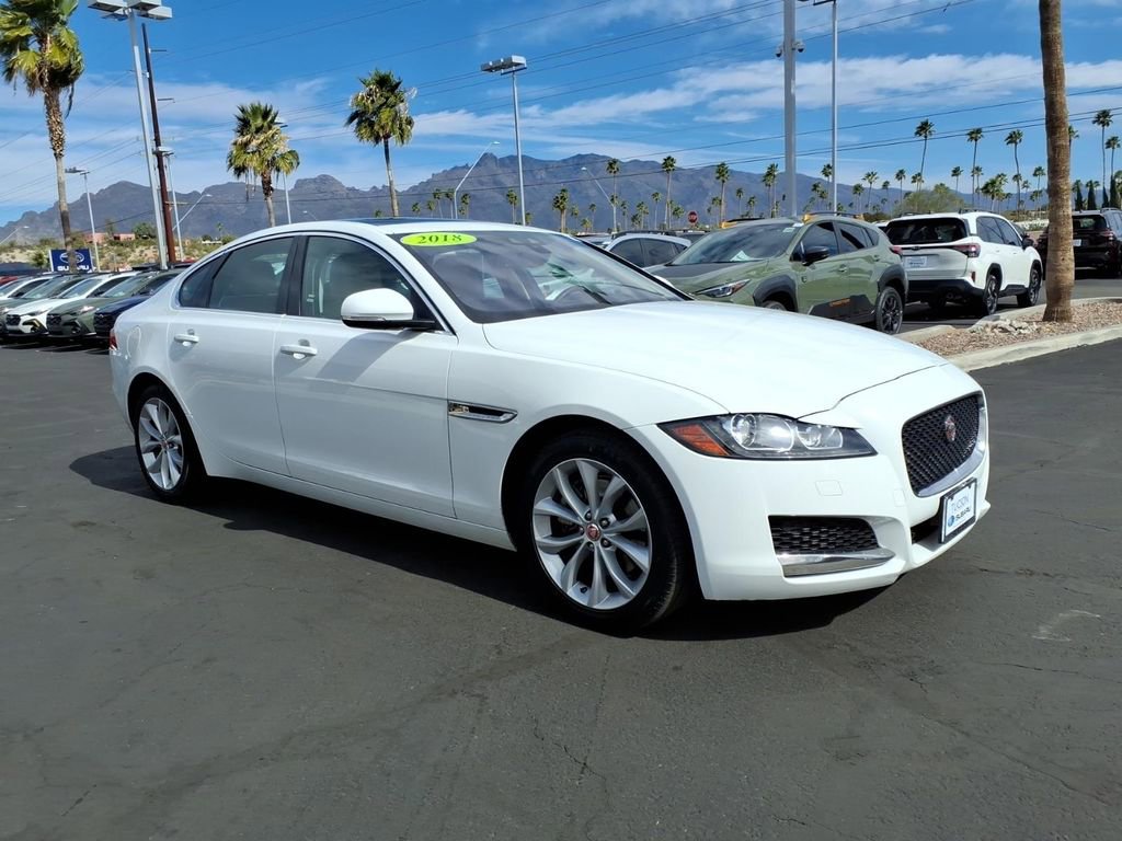Used 2018 Jaguar XF Premium image 32