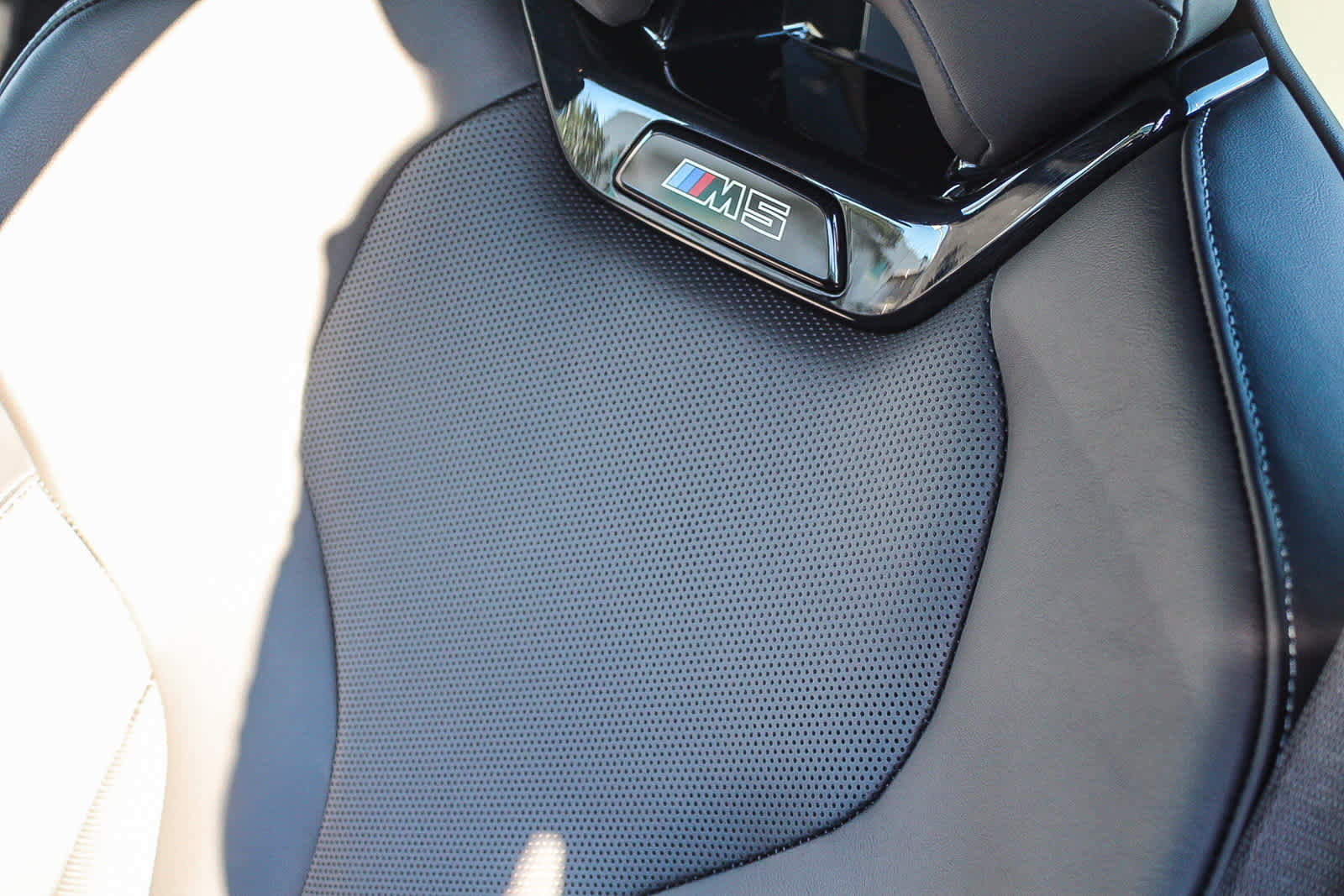 Used 2025 BMW M5 image 33