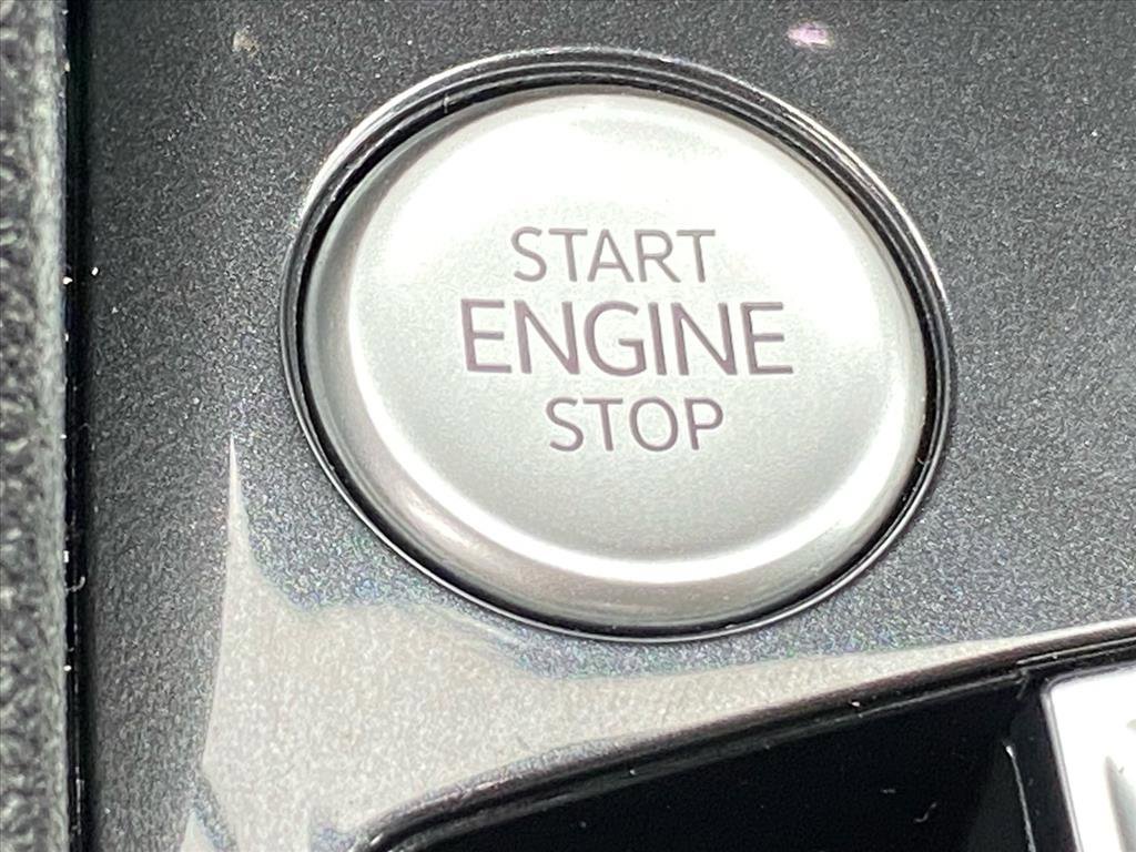 Certified 2023 Volkswagen Tiguan SE R-Line AWD/4WD image 19