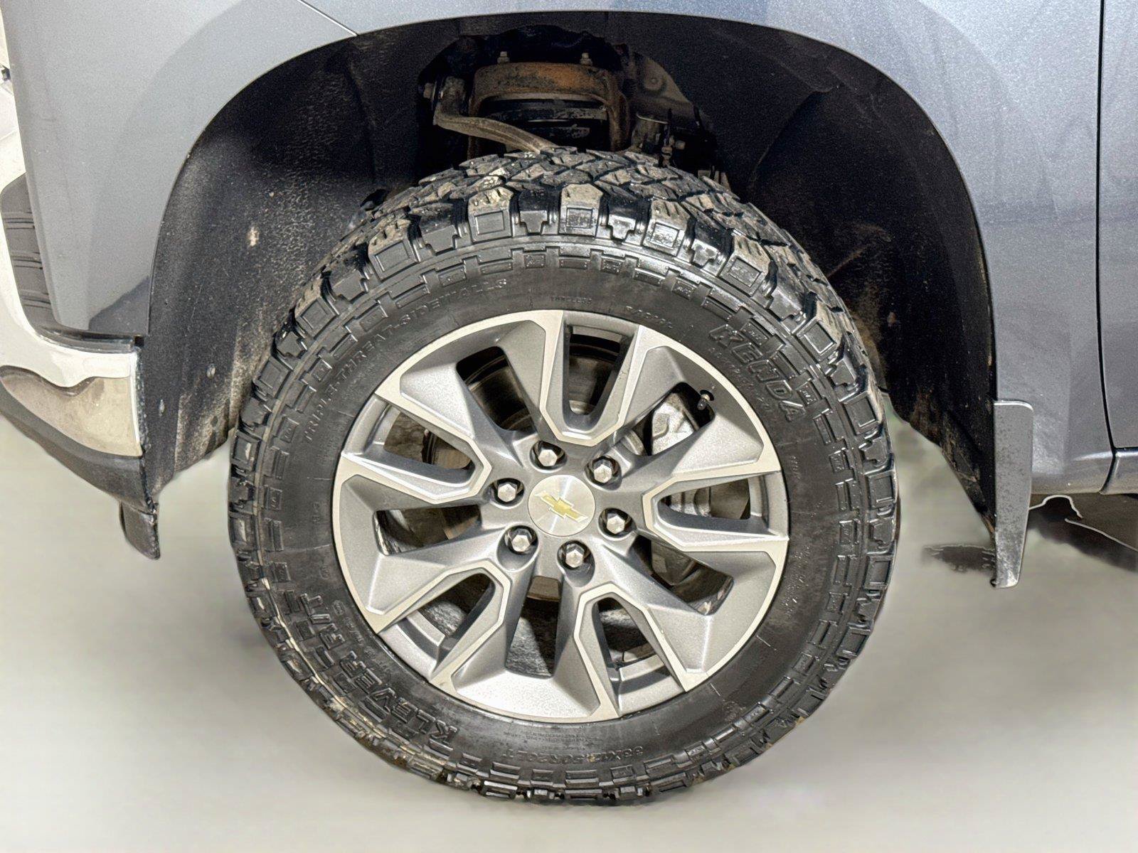 Used 2021 Chevrolet Silverado 1500 LT w/ Z71 Off-Road Package AWD/4WD image 27