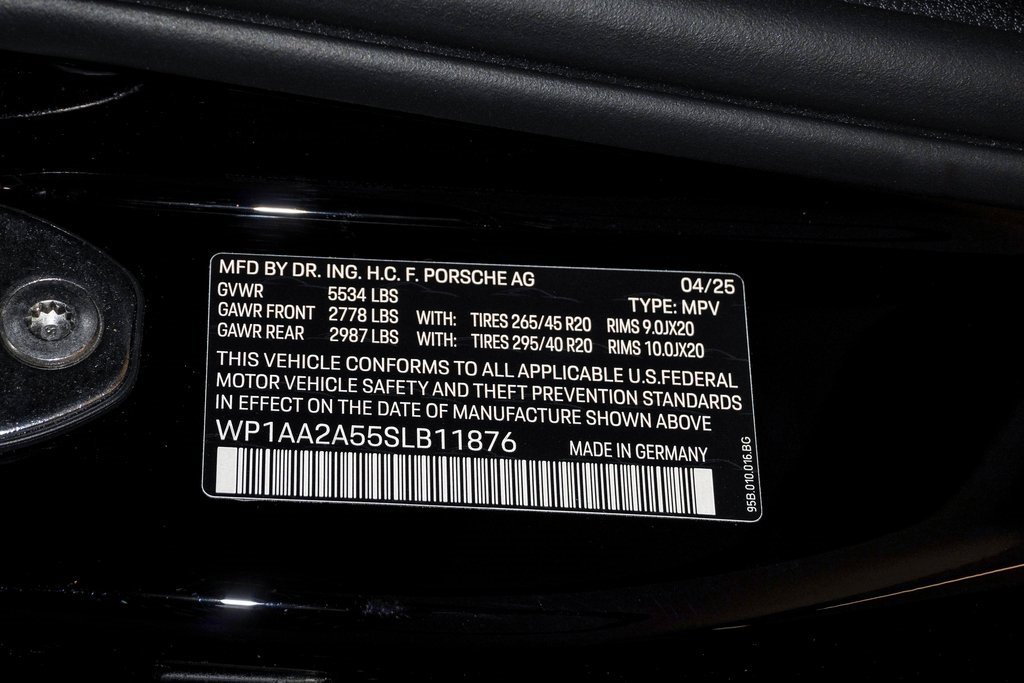 Certified 2025 Porsche Macan image 30