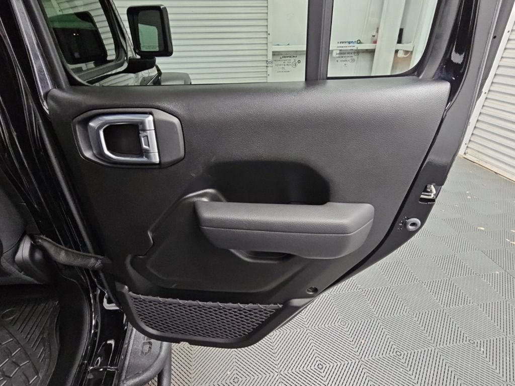 Used 2025 Jeep Gladiator Mojave w/ Convenience Group AWD/4WD image 35