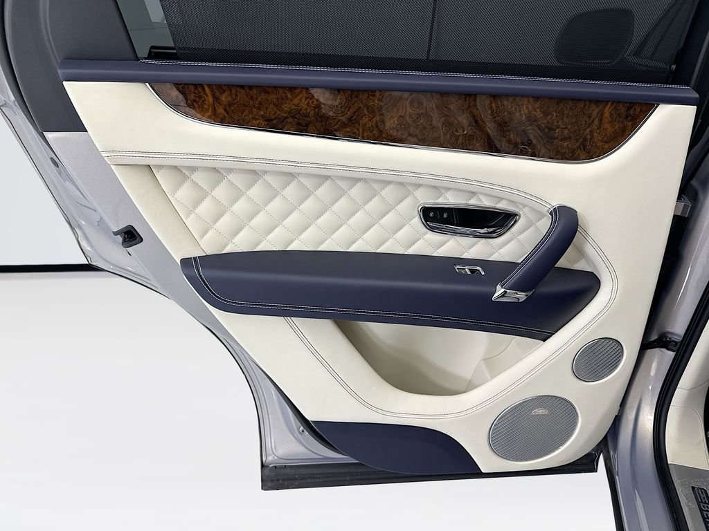 Used 2018 Bentley Bentayga image 25