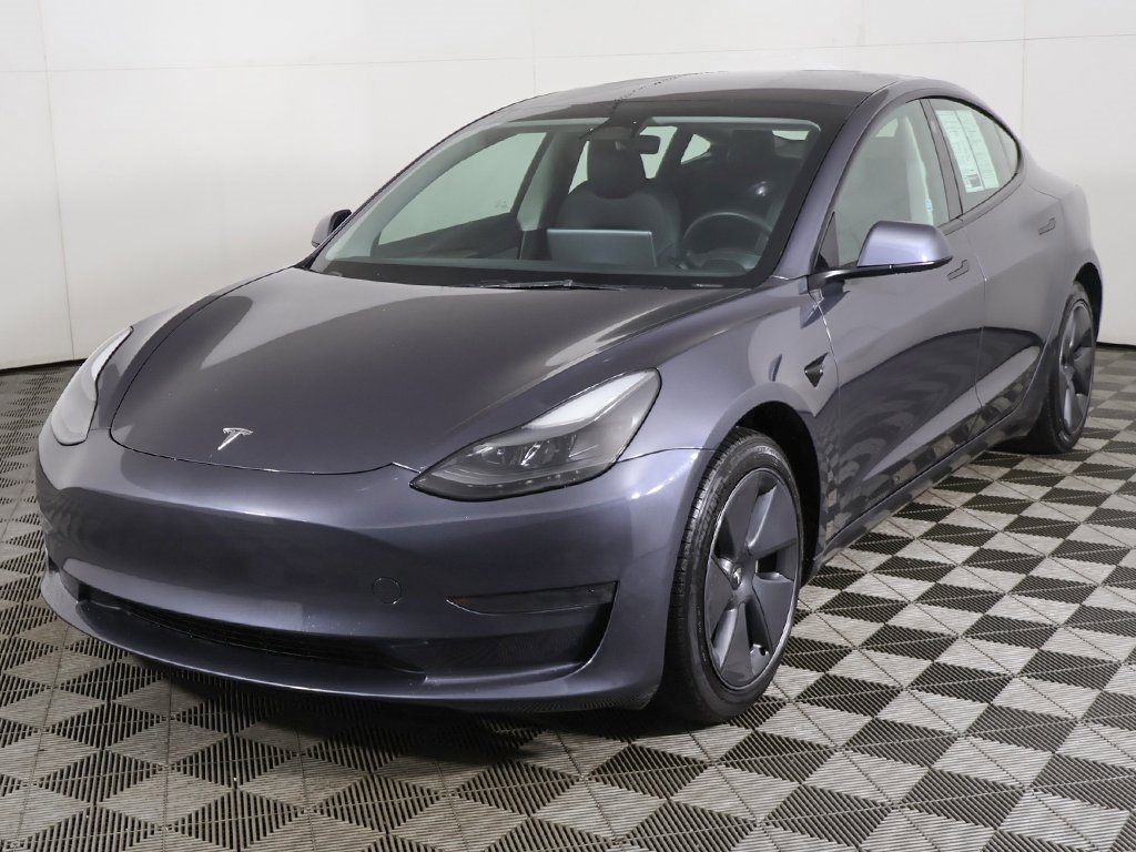 Used 2023 Tesla Model 3 Standard Range image 9