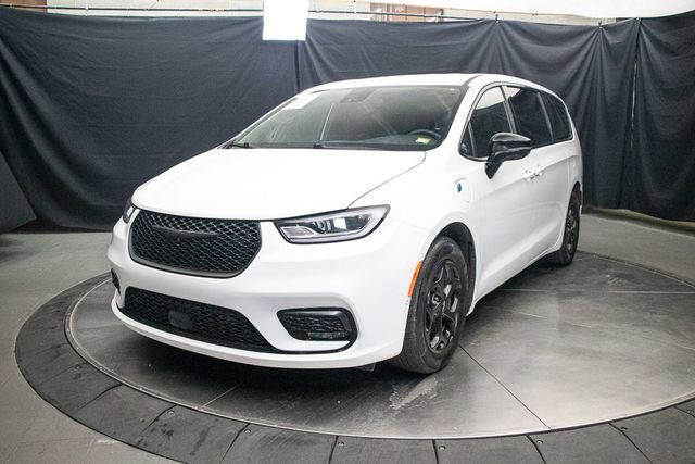 Used 2024 Chrysler Pacifica Select FWD image 6