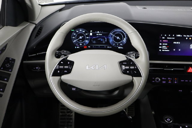 Used 2023 Kia Niro Wave FWD image 7