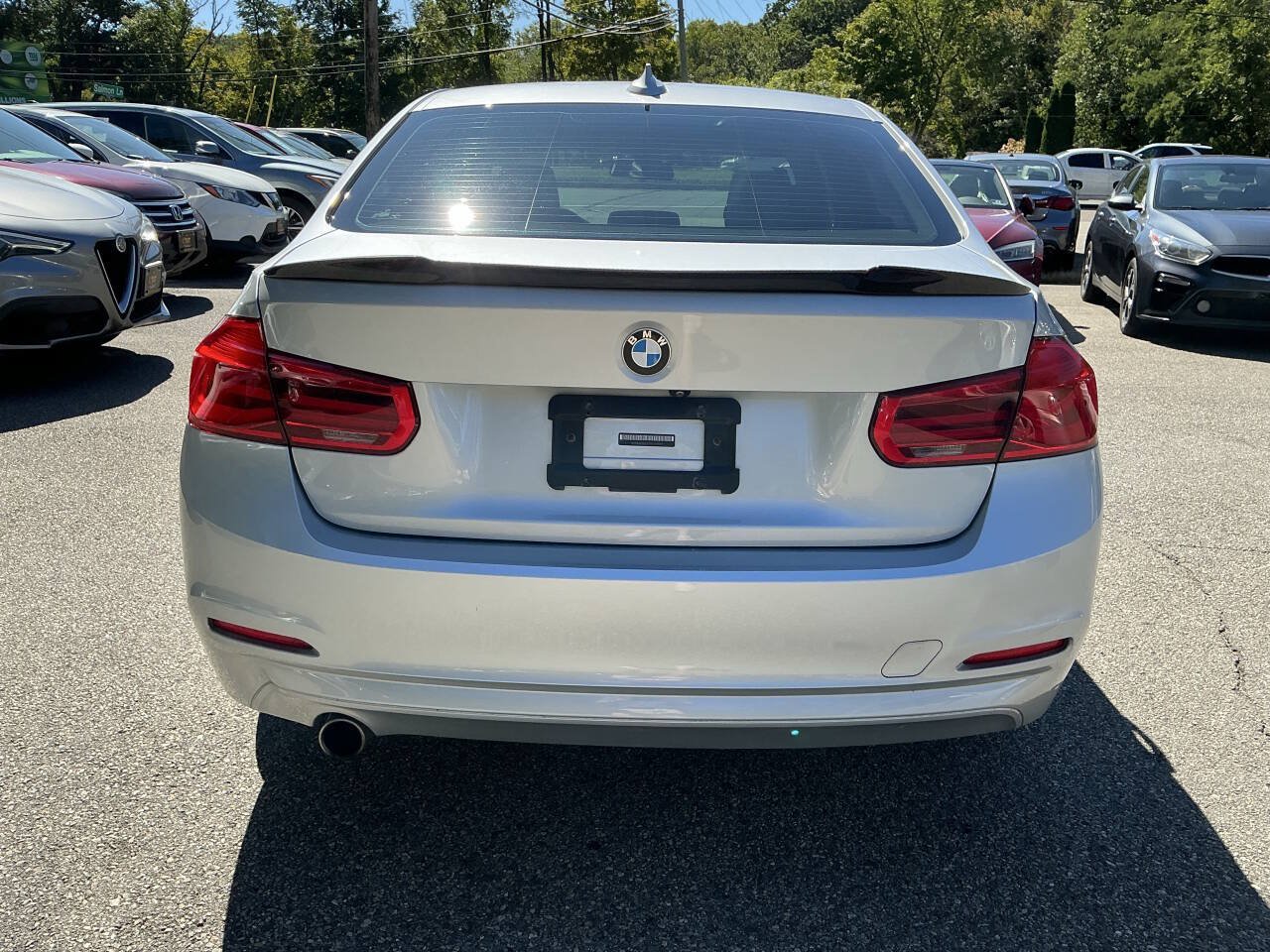Used 2018 BMW 320i xDrive Sedan AWD/4WD image 6