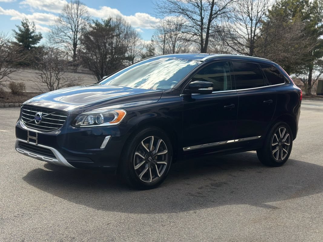 Used 2017 Volvo XC60 T6 Dynamic w/ Preferred Option Package AWD/4WD image 4