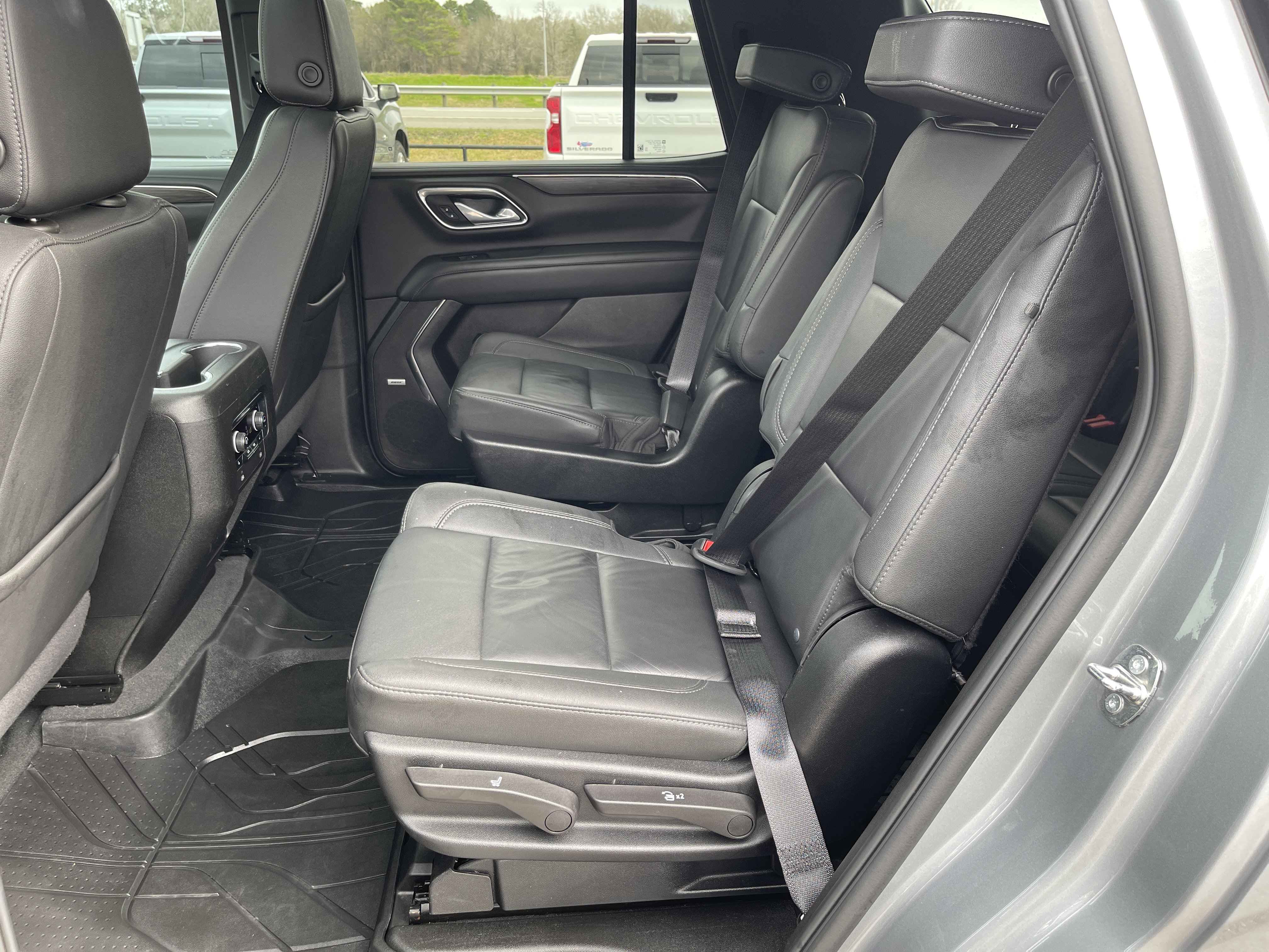 Used 2024 Chevrolet Tahoe Z71 w/ Luxury Package AWD/4WD image 31
