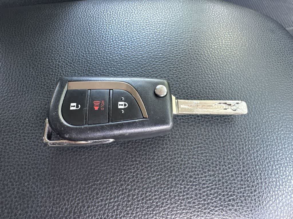 Used 2023 Toyota RAV4 LE AWD/4WD image 28