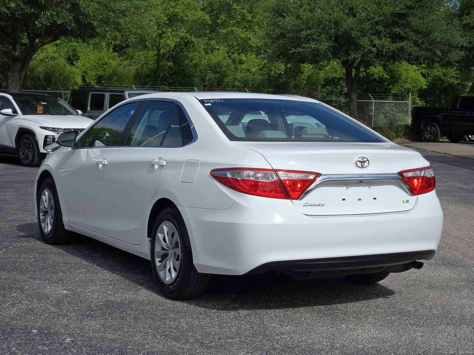 Used 2016 Toyota Camry LE image 6