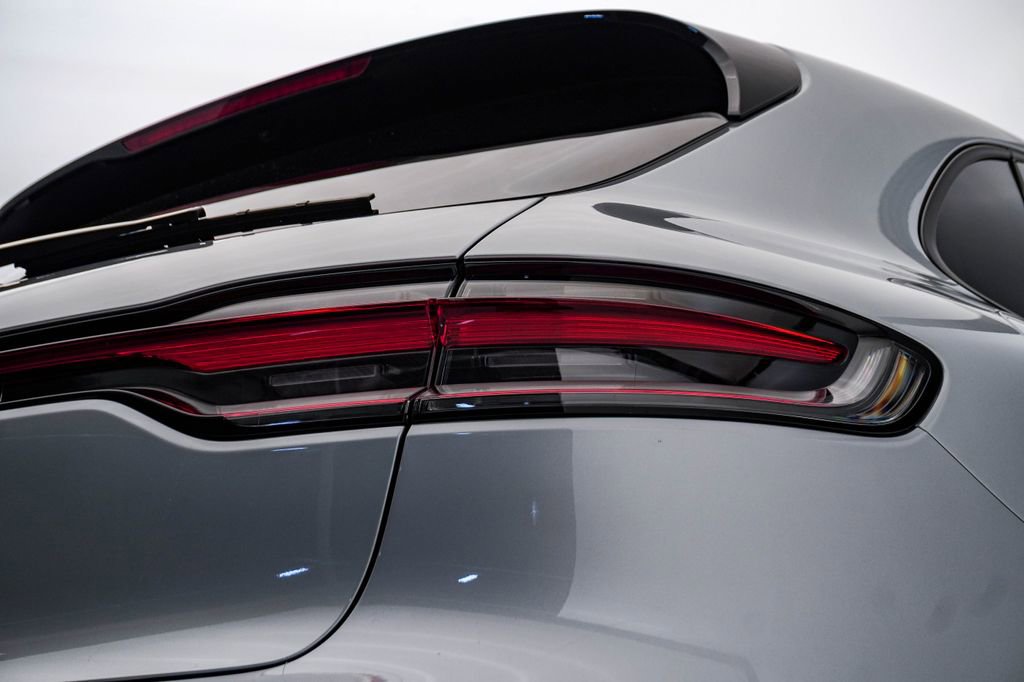 Certified 2026 Porsche Macan AWD/4WD image 12