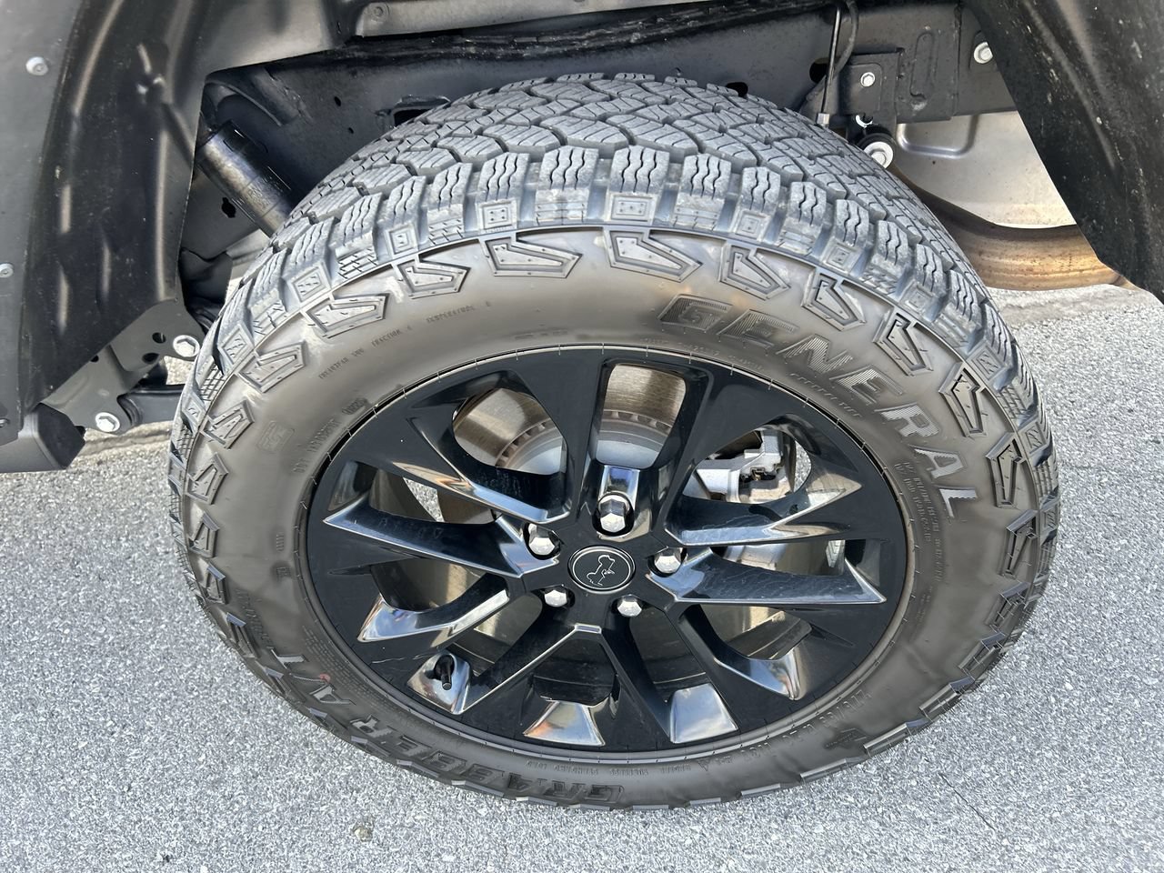 Used 2025 Jeep Gladiator Sport AWD/4WD image 10