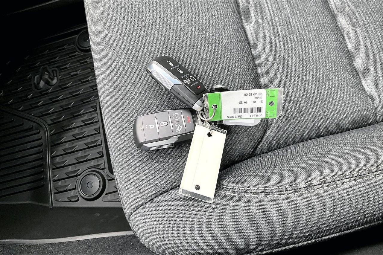 New 2026 RAM 1500 4x4 Crew Cab image 30