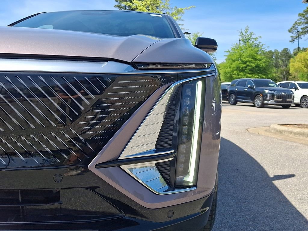 Used 2024 Cadillac Lyriq Luxury AWD/4WD image 9
