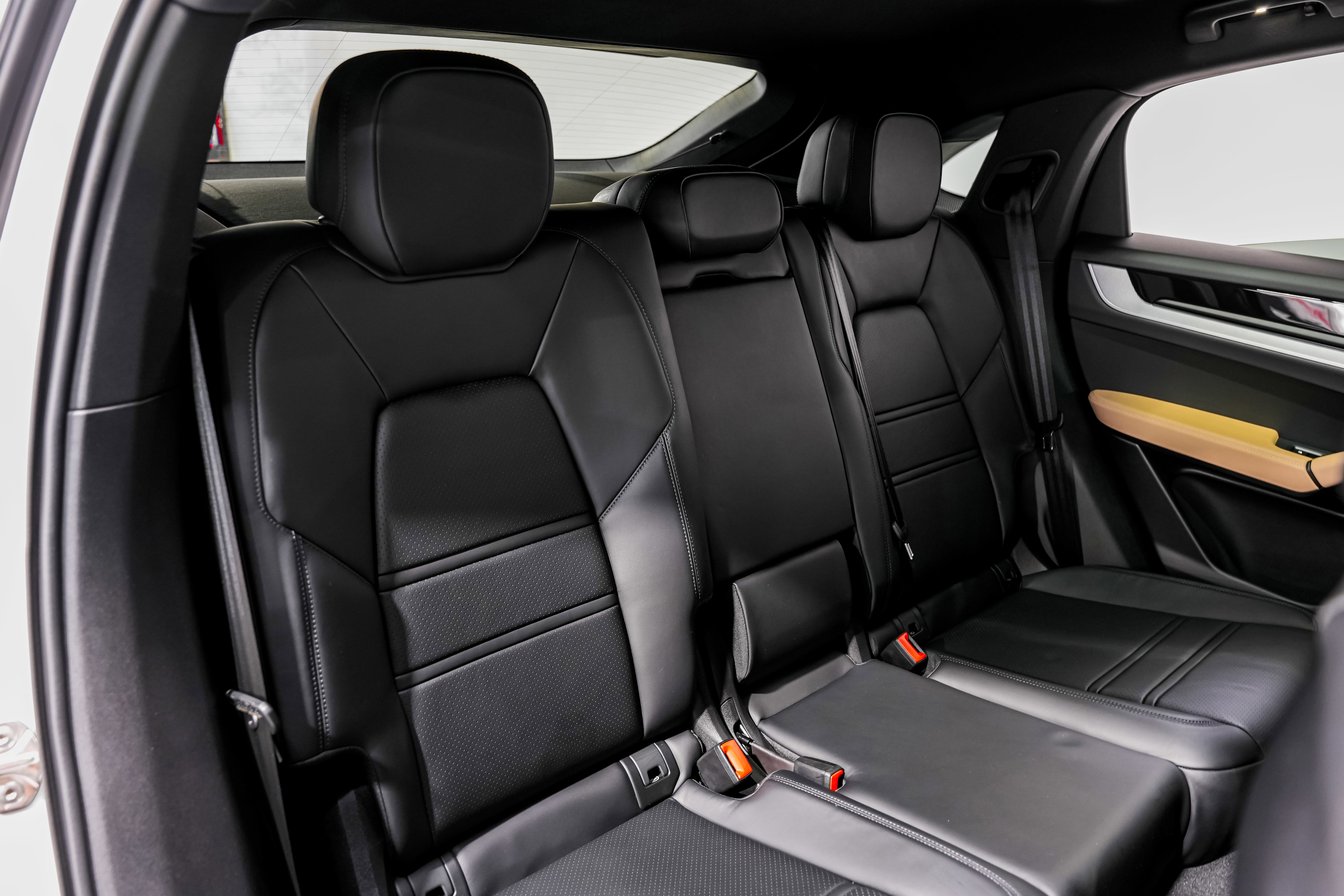 Used 2024 Porsche Cayenne Coupe w/ Premium Package Plus image 32